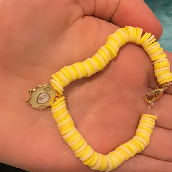 Yellow lamb - Picture 2 of 4